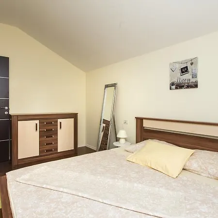 Dina Apartman *