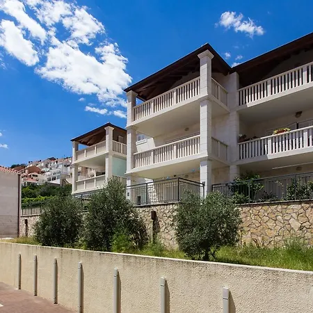 Dina Apartman
